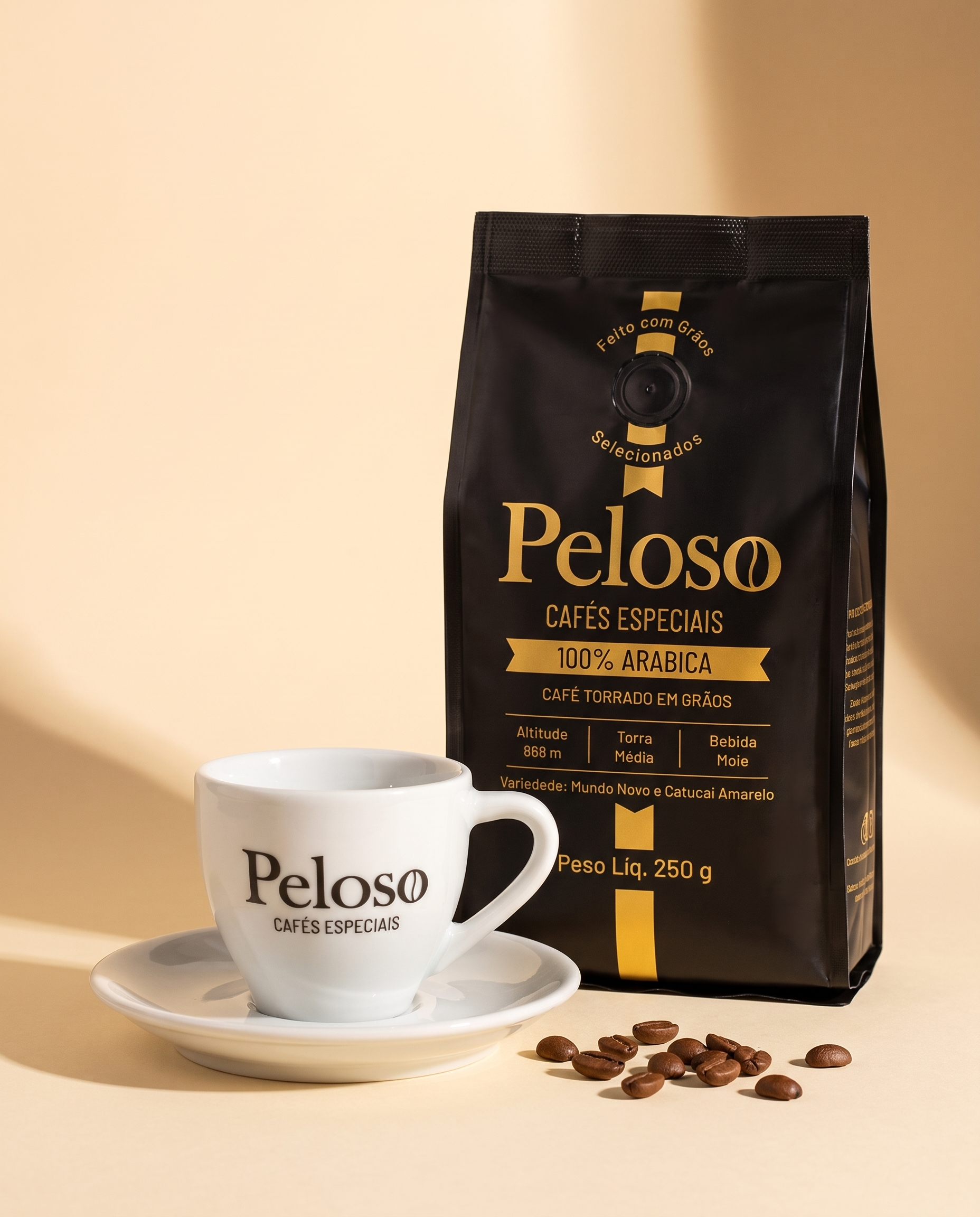 Kit Presente Peloso - foto de estúdio com pacote 250g e xícara personalizada