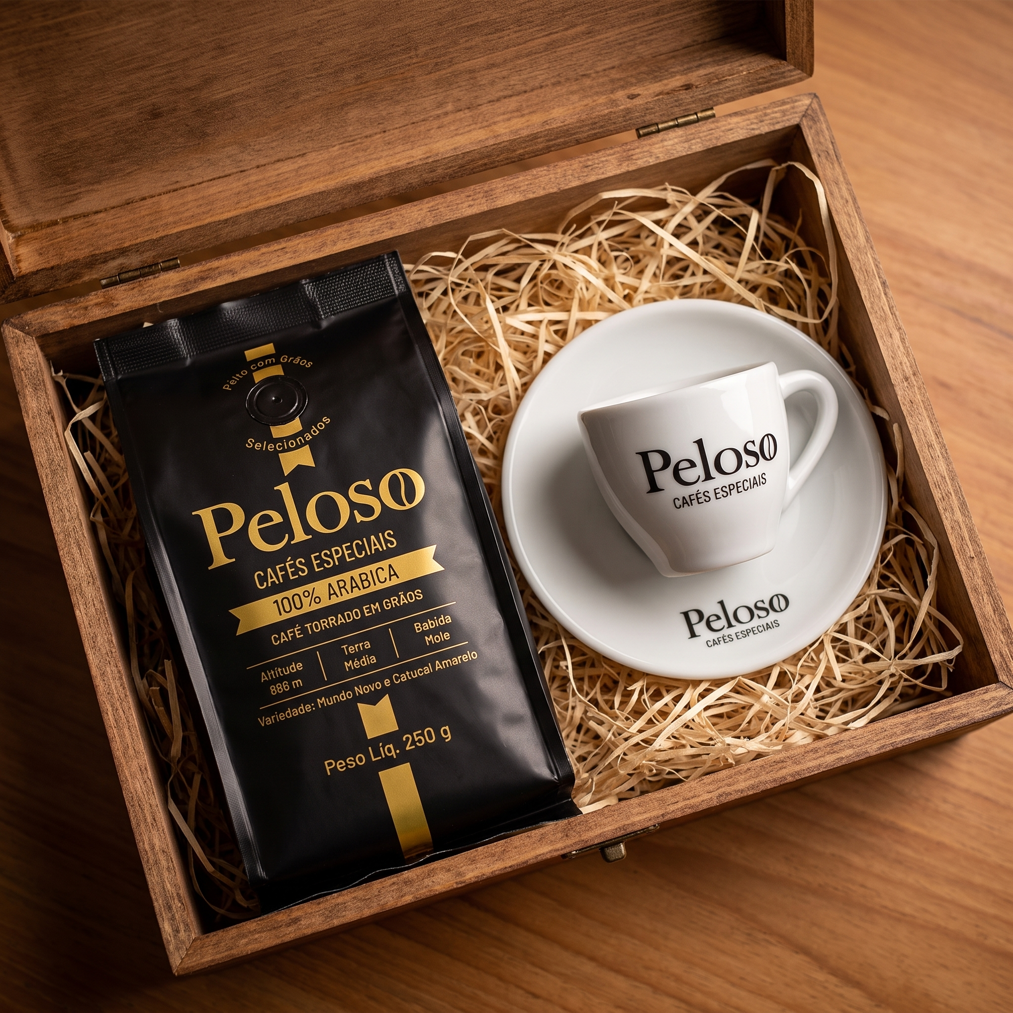Kit Presente Peloso - caixa de presente aberta com pacote 250g e xícara personalizada